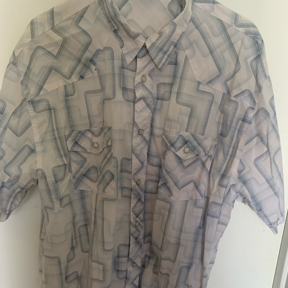 Old Navy blue pattern short sleeve shirt. Pearl buttons size XL
